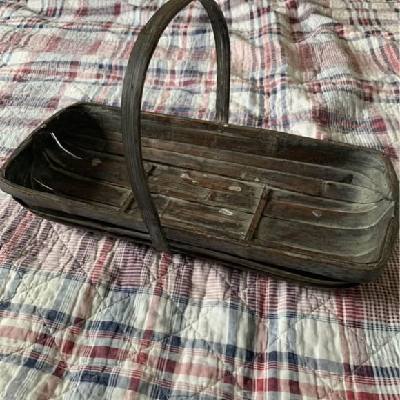 Beautiful elongated woven basket 24" L - Picture 4 of 4